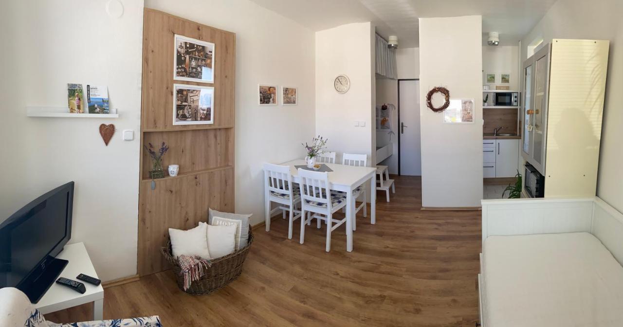 Apartman V Brezi Eksteriør billede
